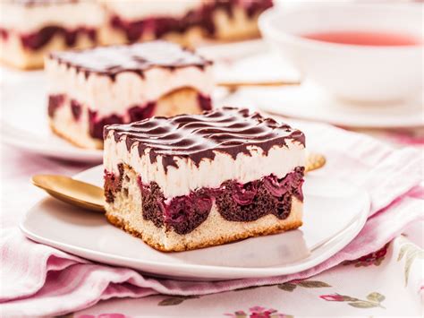 Blechkuchen-Varianten wie Donauwelle und Baumstammkuchen