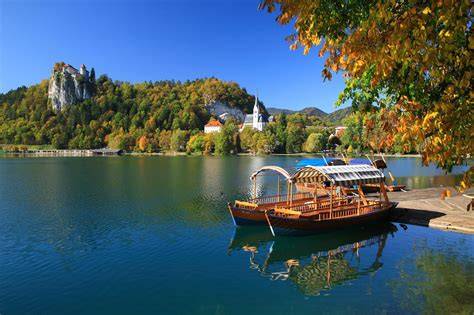 Bleder See mit Schloss und Café Park; Kultdessert Kremšnita