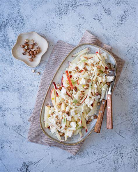 Blitzschnelles Apfel-Zimt-Dessert - perfekte Kombination mit Haselnüssen