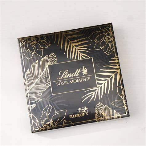 Blumenstrauß von Olivers Blumenmanufaktur kombiniert mit Lindt Tafeln