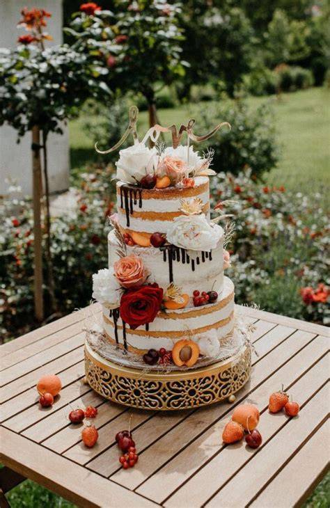 Boho Hochzeitstorte mit Brezel und Blumen