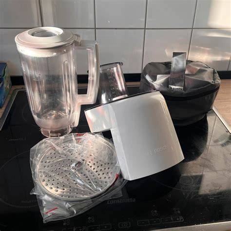 Bosch MUM5 mit Rührschüssel und Zubehör