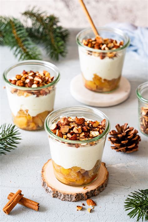 Bratapfel-Dessert mit Cheesecakefüllung und Kompott