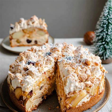 Bratapfel-Himmelstorte mit Baiser: ein festlicher Hingucker