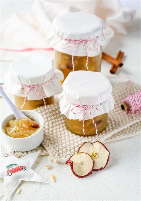 Bratapfel-Marmelade Zutaten: Äpfel, Mandeln, Vanille, Zimt, Rosinen
