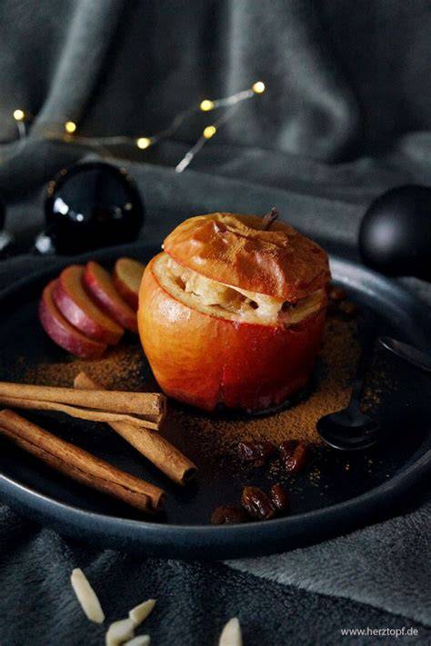 Bratapfelfüllung mit Marzipan, Mandeln und Rosinen