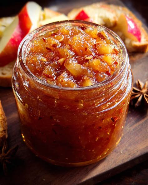 Bratapfelmarmelade auf Brot und als Dessert, winterliches Frühstück
