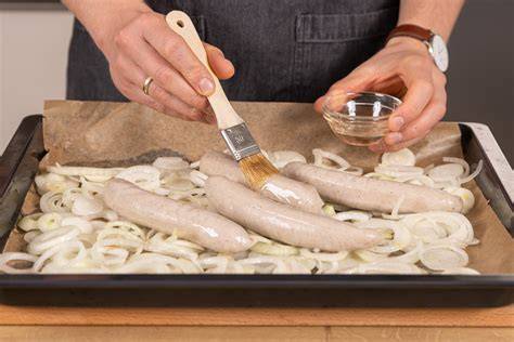 Bratwurst Torte im Ofen bei goldbraunem Backen