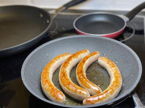 Bratwurst in der Pfanne