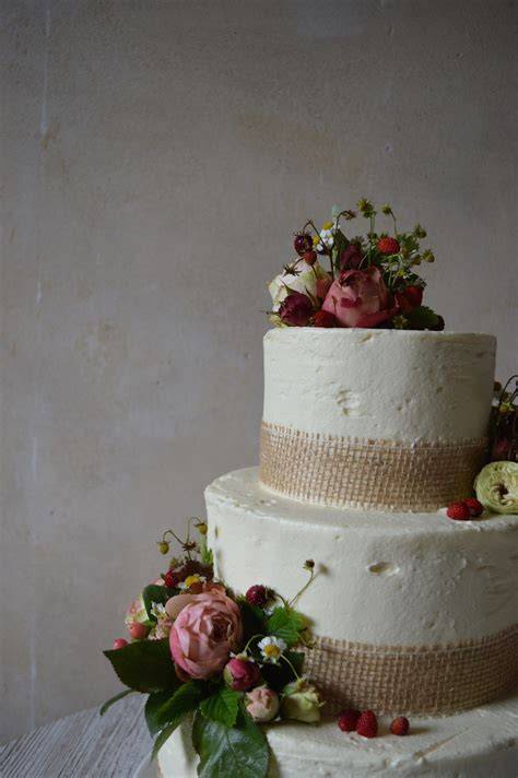 Bridebook Tortenanbieter und Hochzeitstorten in Aschaffenburg