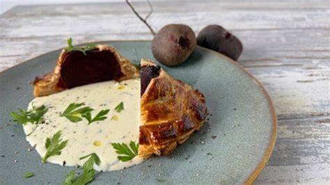 Brie im Blätterteigmantel mit Orangen-Rosmarin-Marmelade