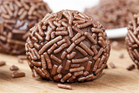Brigadeiros in Schokostreuseln
