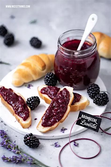 Brombeeren und Datteln als Zutaten für Marmelade