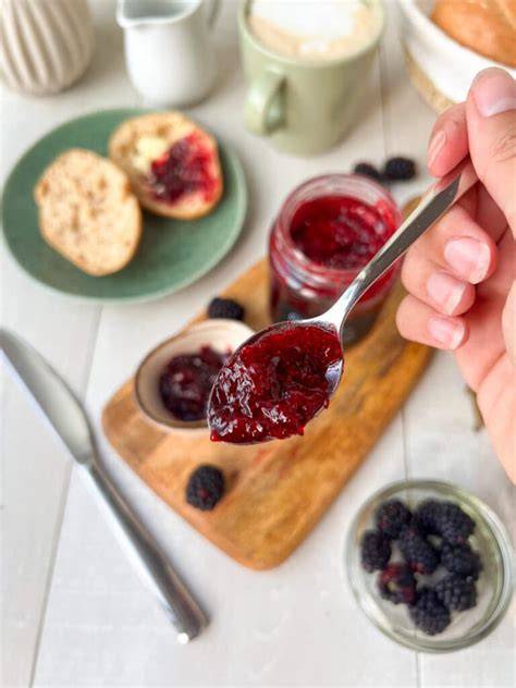 Brombeermarmelade als gesunder Brotaufstrich
