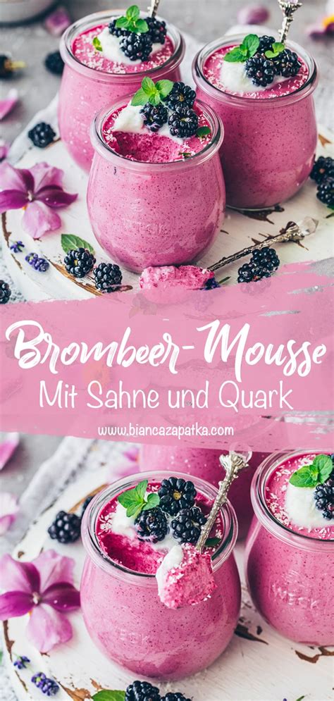 Brombeermousse im Glas mit Schoko-Crumble