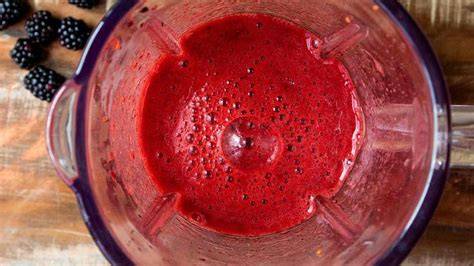 Brombeersaft im Dampfentsafter