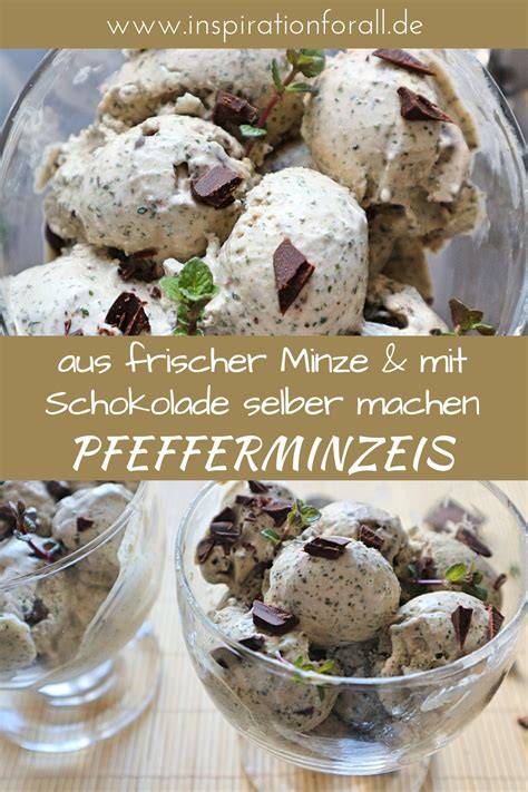 Brombeersorbet in Glasschalen mit frischer Minze