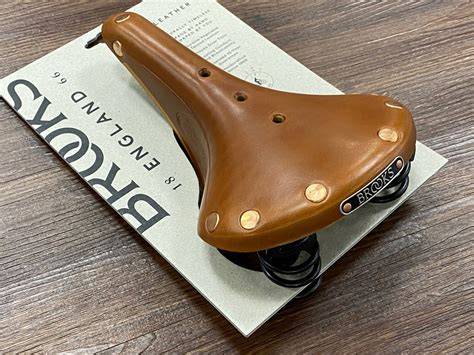 Brooks Flyer Honig Nahaufnahme Leder und Nieten
