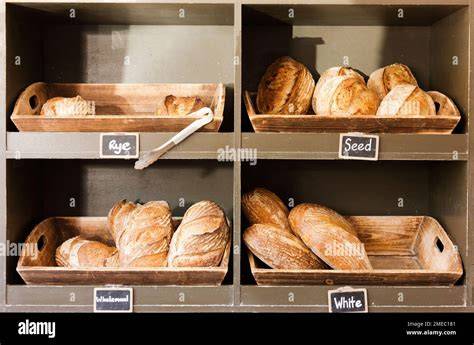 Brotlaibe in einer Handwerksbäckerei