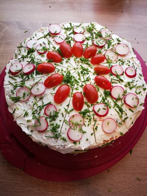 Brottorte Anschnitt - bunte Schichten und leckere Füllungen