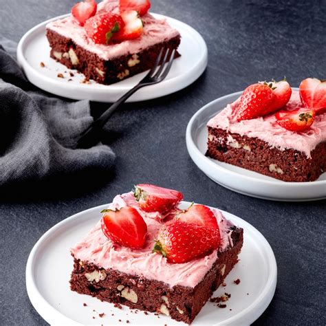 Brownie mit Erdbeer-Ganache, frisch aus dem Kühlschrank