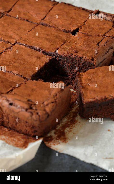 Brownies in quadratischer Form, frisch geschnitten