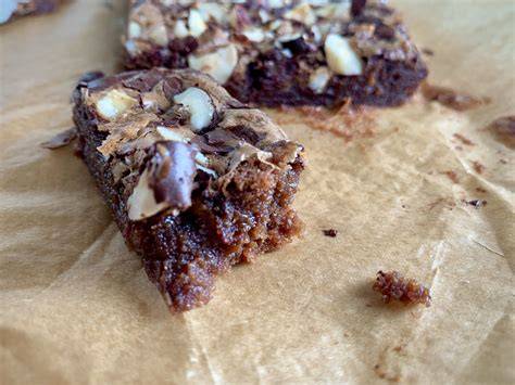 Brownies mit Karamell, Haselnüssen und Meersalzflocken