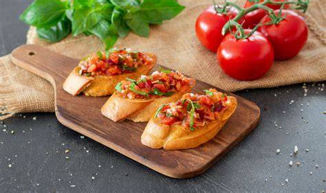 Bruschetta mit Tomaten und Basilikum