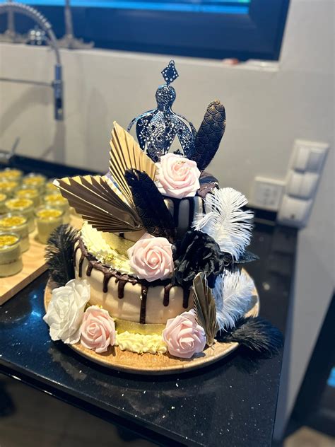 Brush-Stroke-Kuchen und Drip-Cake neben klassischen Landfrauenkuchen