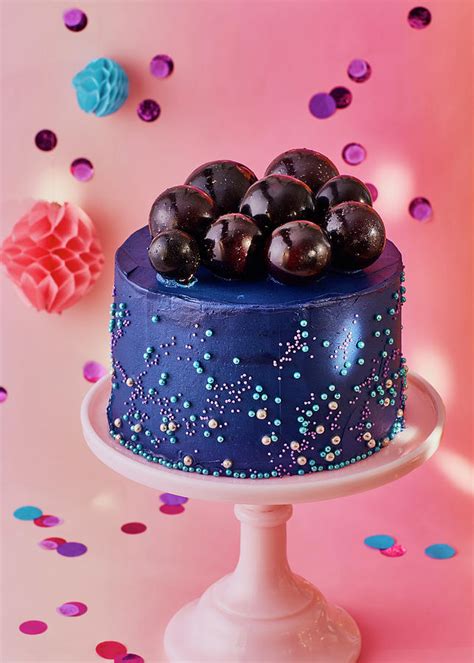 Bubble Cake mit Gelatine- und Fondantkugeln
