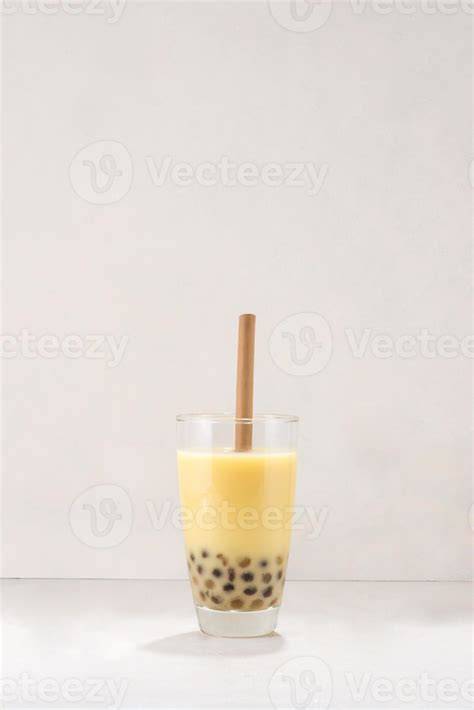 Bubble Tea mit Schokoladengeschmack und Tapioka-Perlen im Glas