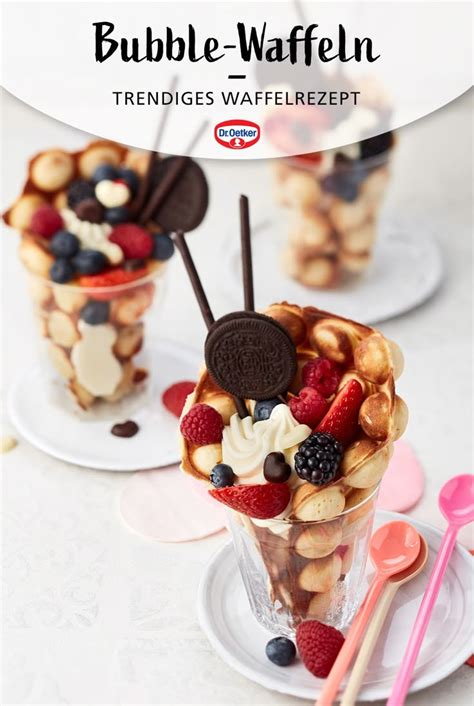 Bubble Waffel mit Beeren und Fazer-Schokolade