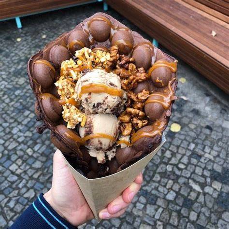 Bubble Waffel und Ice Cream im Eiscafé Bonifatius