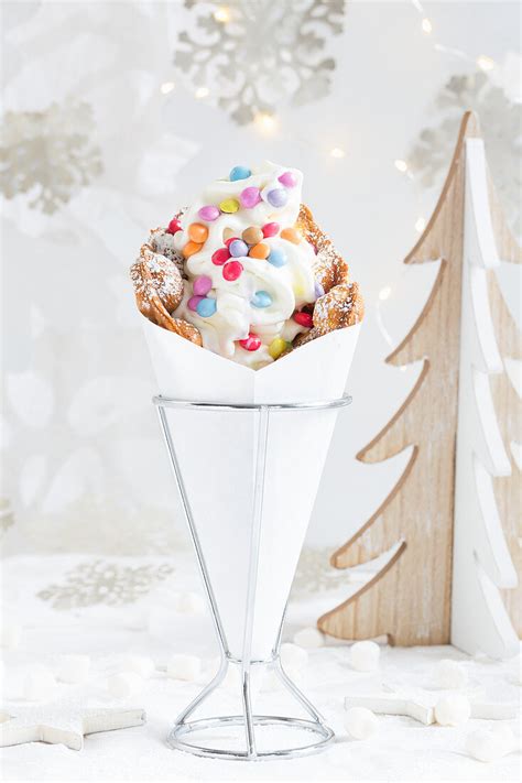 Bubble Waffle mit Frozen Yogurt und Toppings