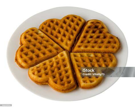 Buchweizen-Buttermilch-Waffeln in Herzform auf einem Teller