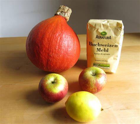 Buchweizenmehl und Äpfel