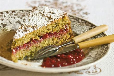 Buchweizentorte mit Preiselbeeren