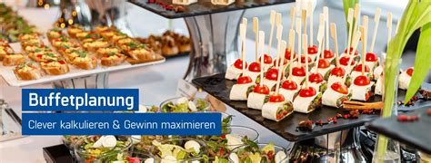 Buffet-Aufbau mit verschiedenen Leberkäse-Torten-Varianten als Party-Highlight