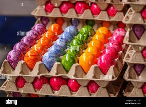 Bunt gefärbte Biskuitböden