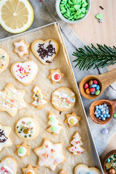 Bunte Ausstechplätzchen für Kinder