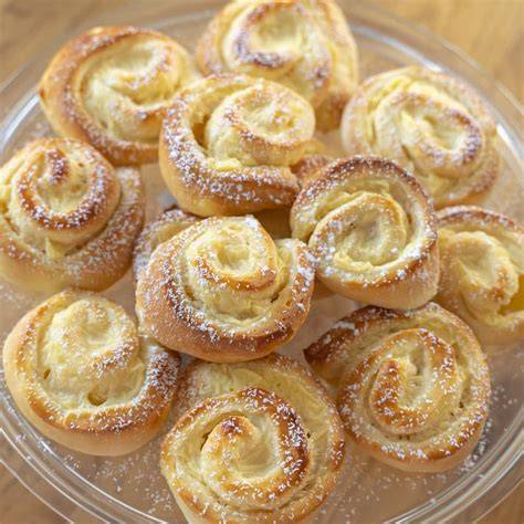 Bunte Auswahl: Puddingschnecken aus Blätterteig und Hefeteig