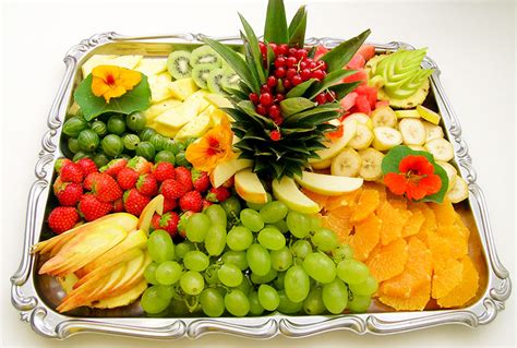 Bunte Früchteplatte für Weihnachten