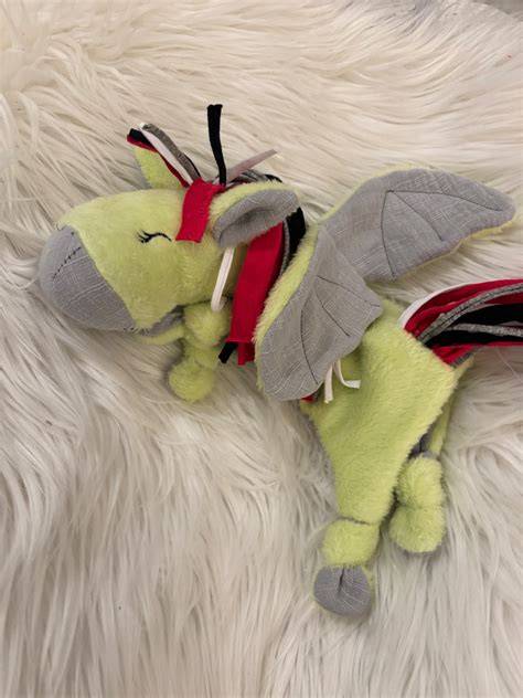 Bunte Mähne aus Spritztuffs und Rosetten
