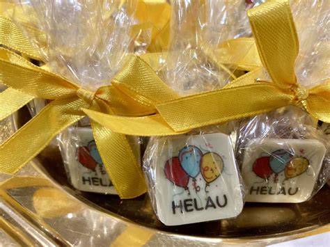 Bunte Pralinenschachteln und legendäre Altmann & Kühne Verpackungen