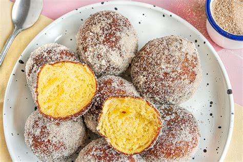 Bunte Quarkbällchen mit Dekor-Streuseln