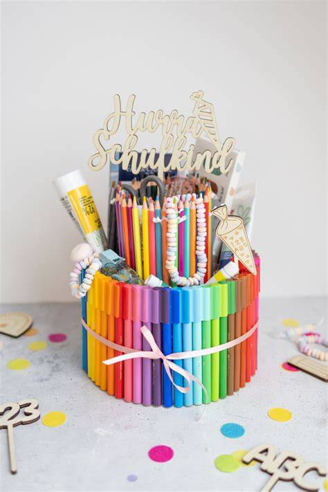 Bunte Stifte-Torte als Inspiration