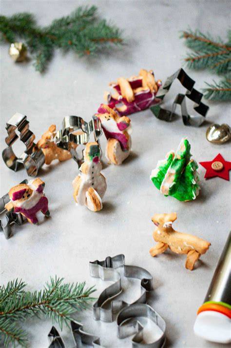 Bunte Weihnachtsbäckerei mit Schoko-Toffees als Geschenkidee