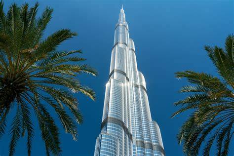 Burj Khalifa und Luxus-Branding als Symbol für den Hype