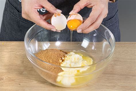 Butter, Eier und Kondensmilch als Basisingredienzen