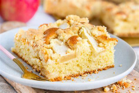 Butter-Mandel-Streuselkuchen vom Blech mit goldbraunen Mandeln und knusprigen Streuseln